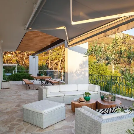 Ferienhaus In Mit Botanischem Garten Holiday home Makarska